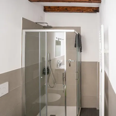 לינה וארוחת בוקר Monte Bianco מנדלו דל לאריו